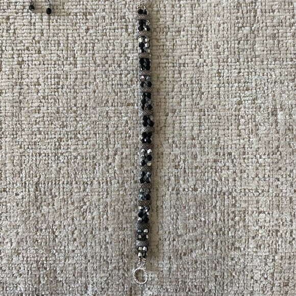 Lot of Necklaces & Bracelets - Picture 4 of 8